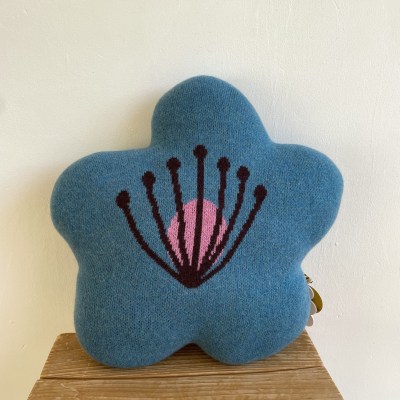 dwbloomcushionblue