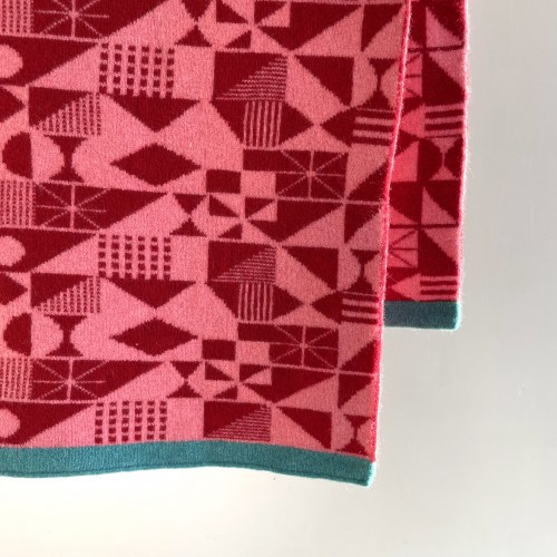 donnascarfmonoglyphblanketscarflipstickd