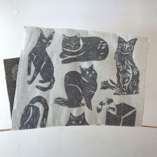 lapuancatpartygreywhite3